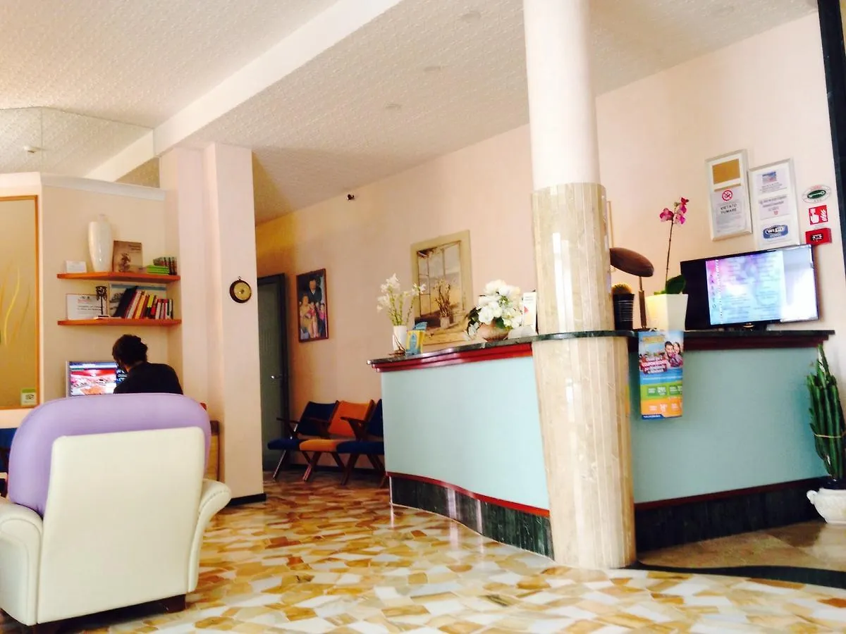 Hotel Lazzarini Bellaria-Igea Marina 3*,
